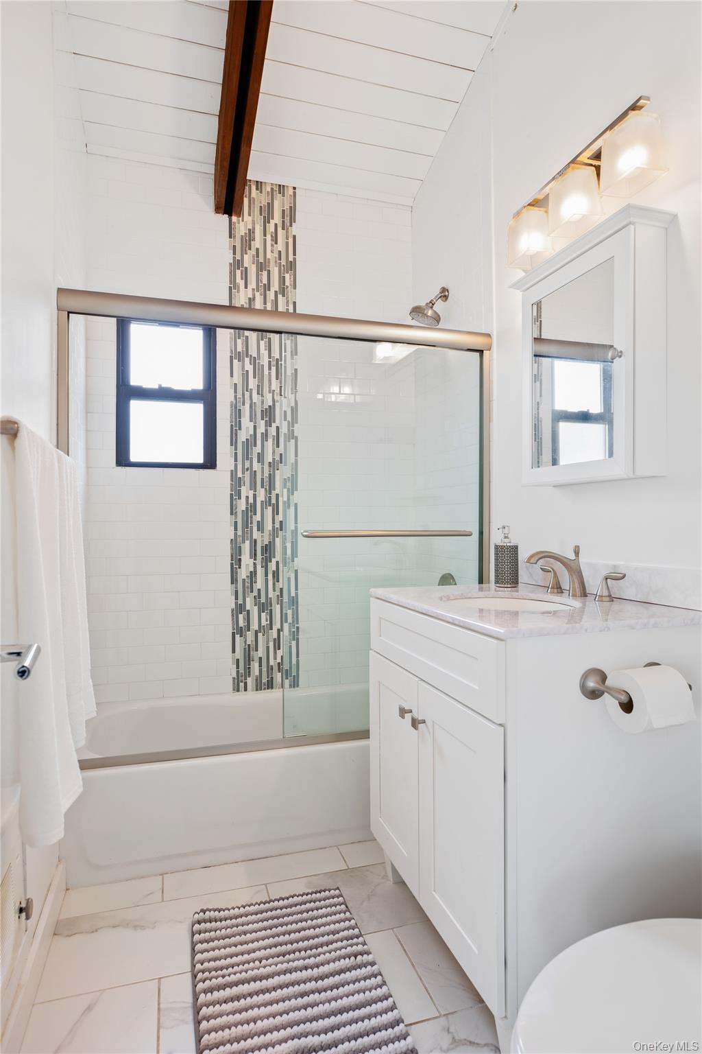 #13 photo, 26 Duneway Avenue, サフォーク郡 Seaview , NY 11770