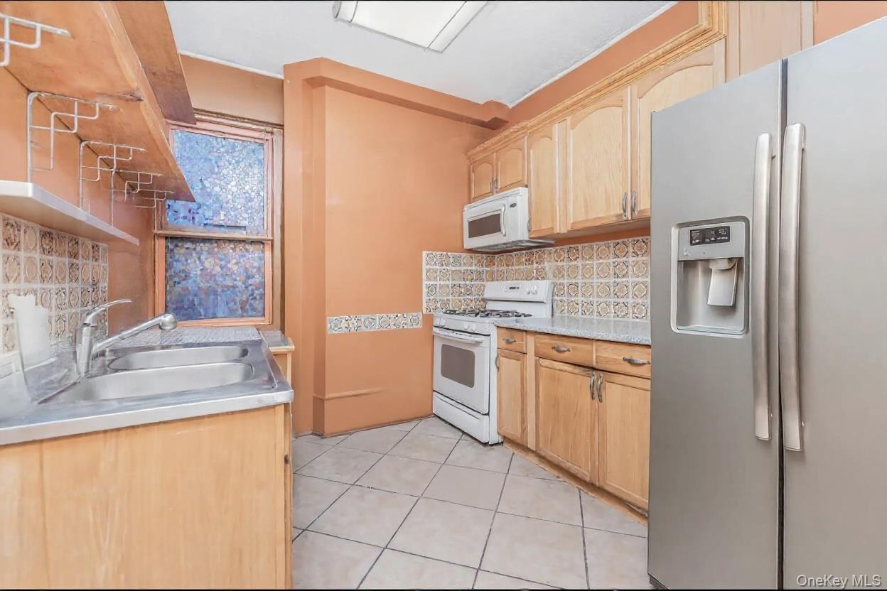 #5 photo, 15 Fort Washington Avenue, New York (Manhattan) , NY 10032