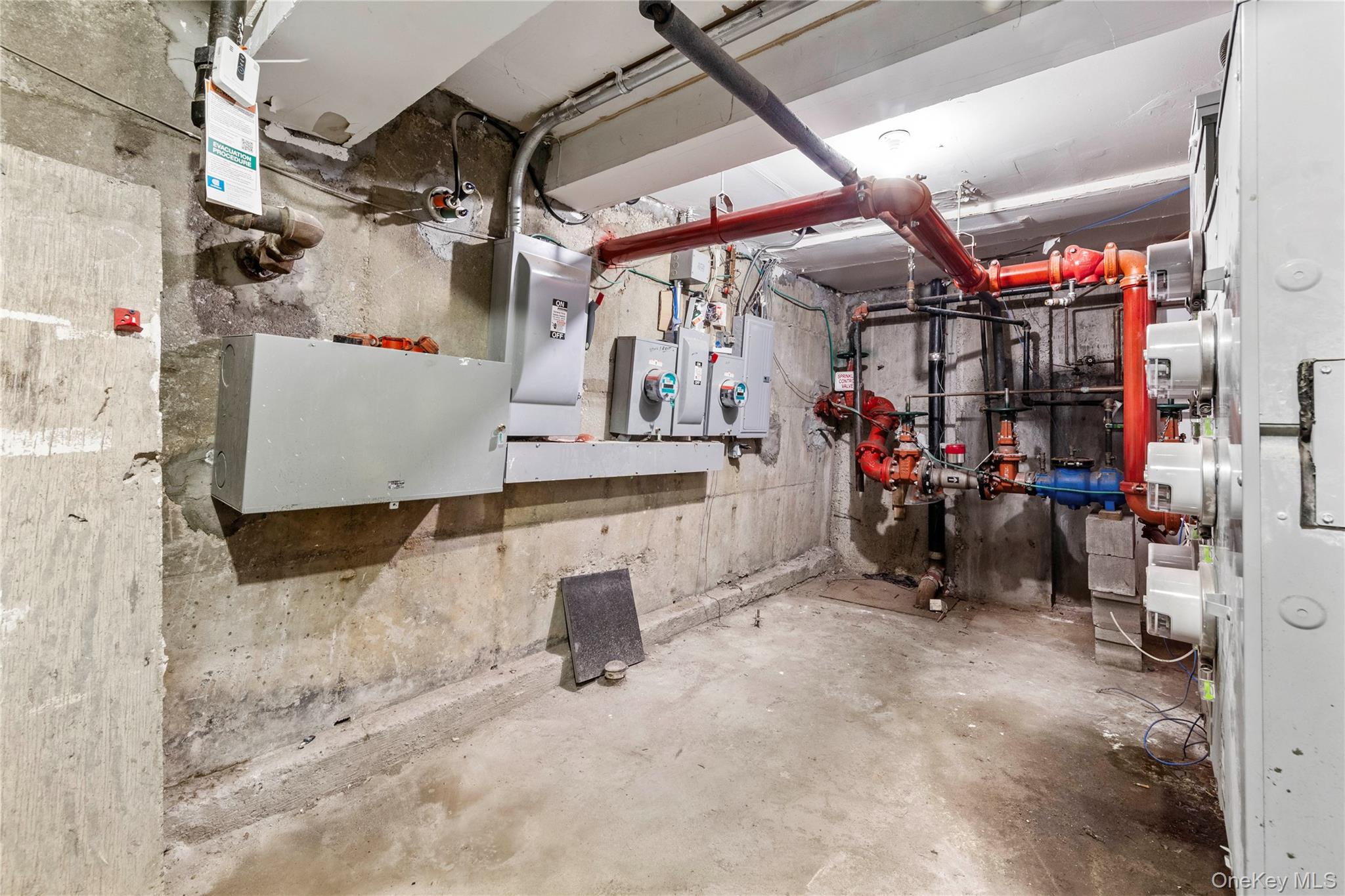 #11 photo, 25-24 Broadway, クイーンズ区 Astoria , NY 11106