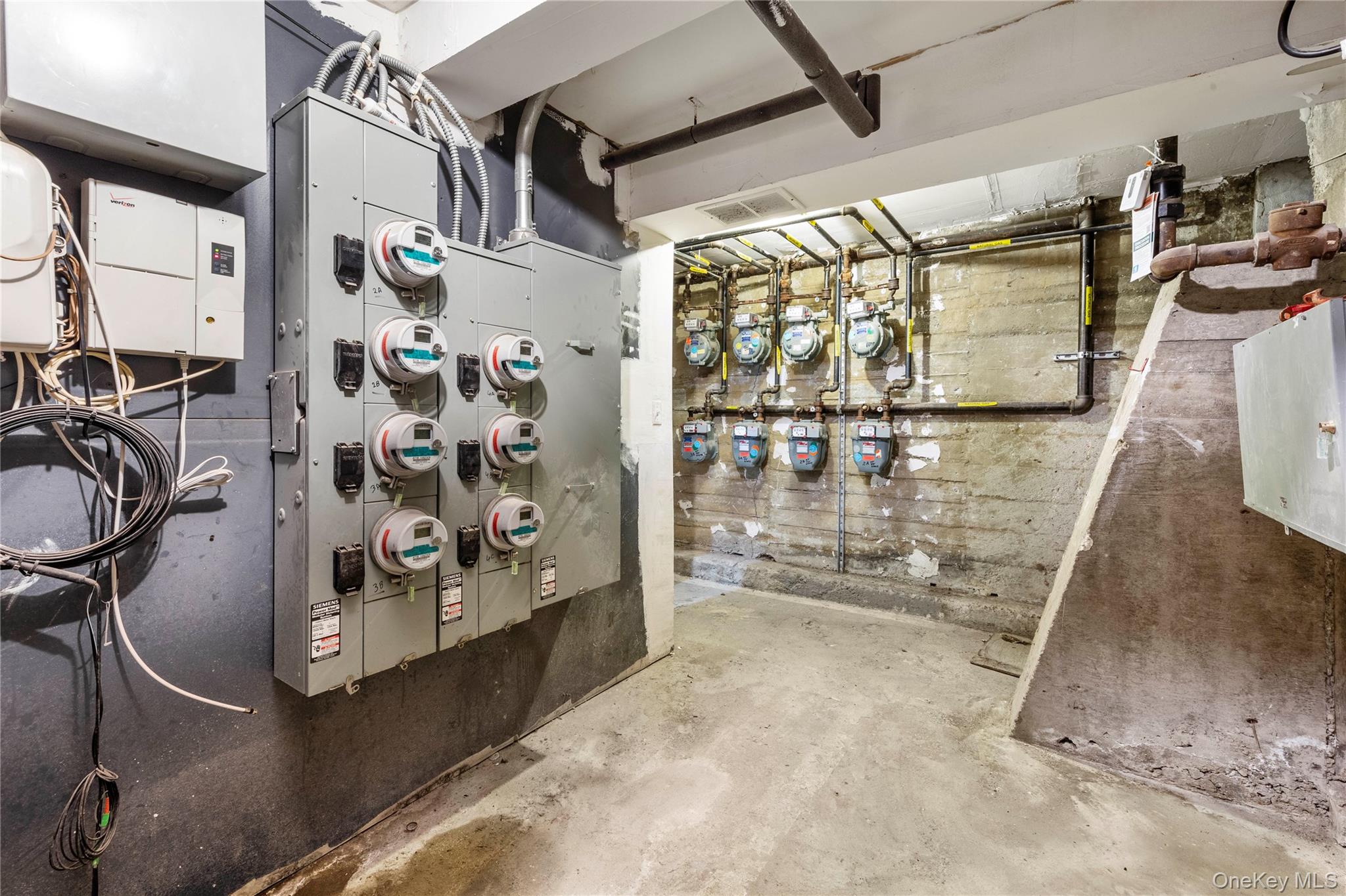 #12 photo, 25-24 Broadway, クイーンズ区 Astoria , NY 11106