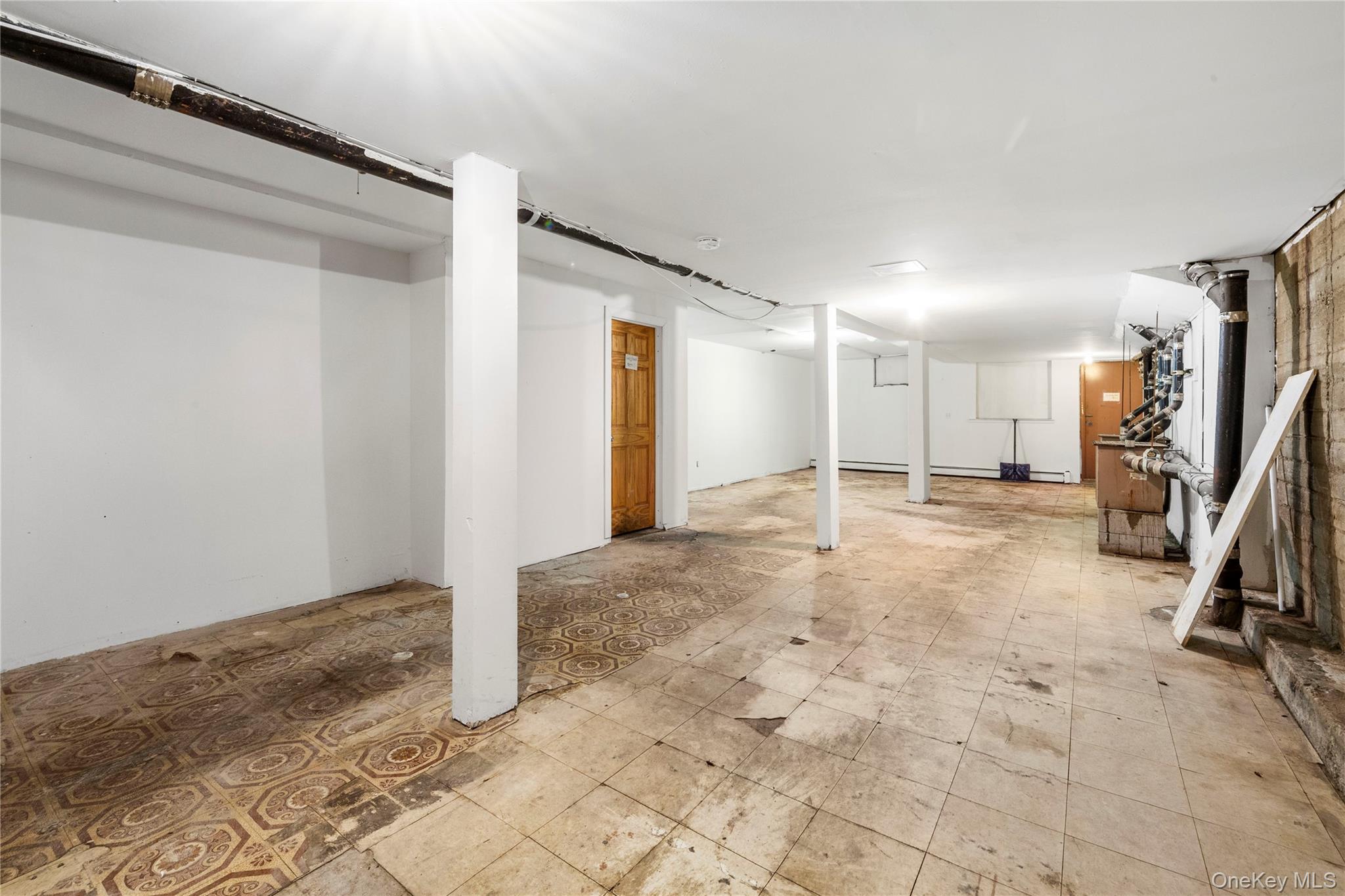 #13 photo, 25-24 Broadway, クイーンズ区 Astoria , NY 11106