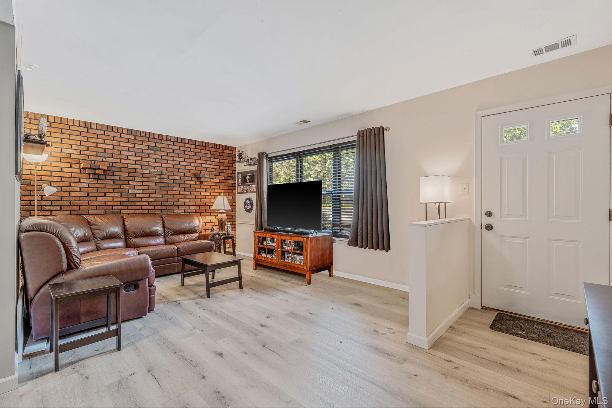 #2 photo, 140 Bailey Court, サフォーク郡 Middle Island , NY 11953