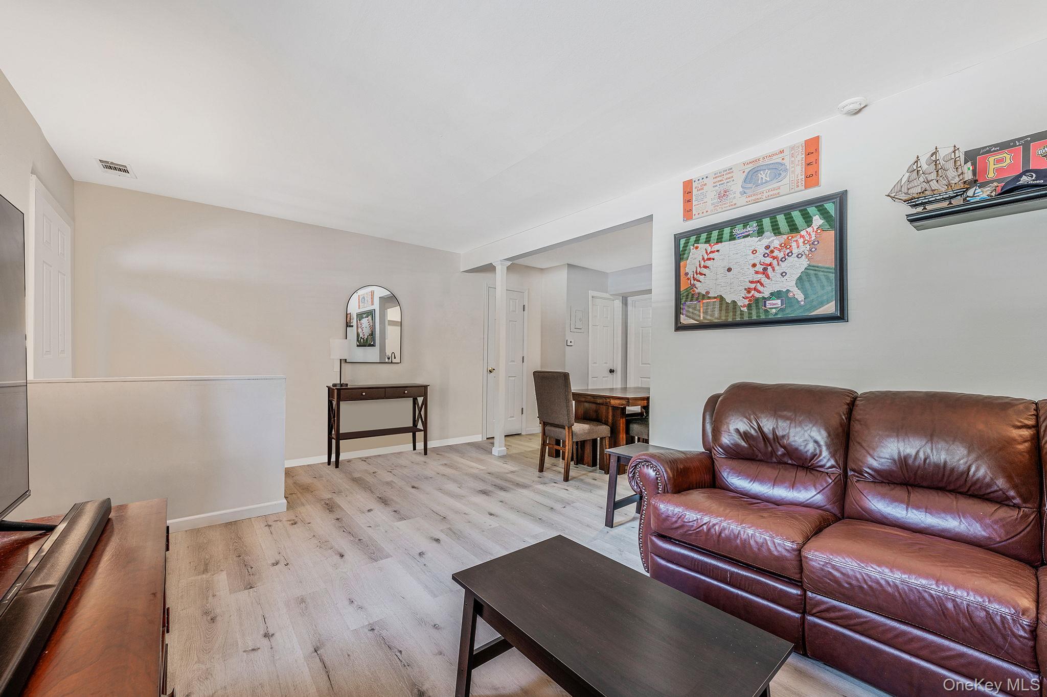 #3 photo, 140 Bailey Court, サフォーク郡 Middle Island , NY 11953