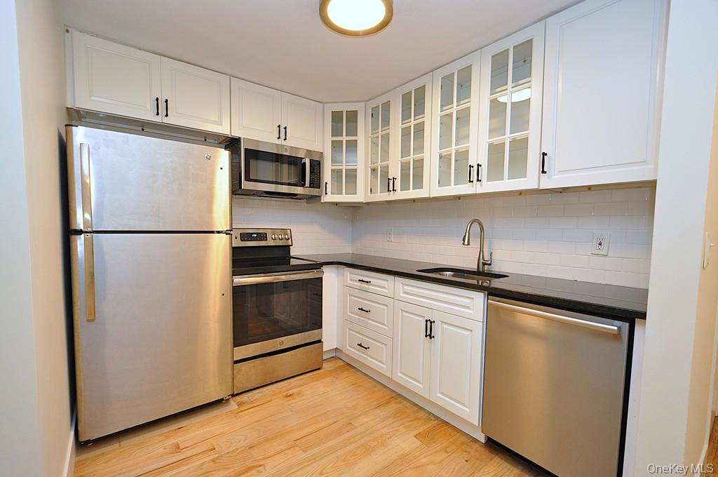 #1 photo, 407 Woodland Hills Road, White Plains , NY 10603