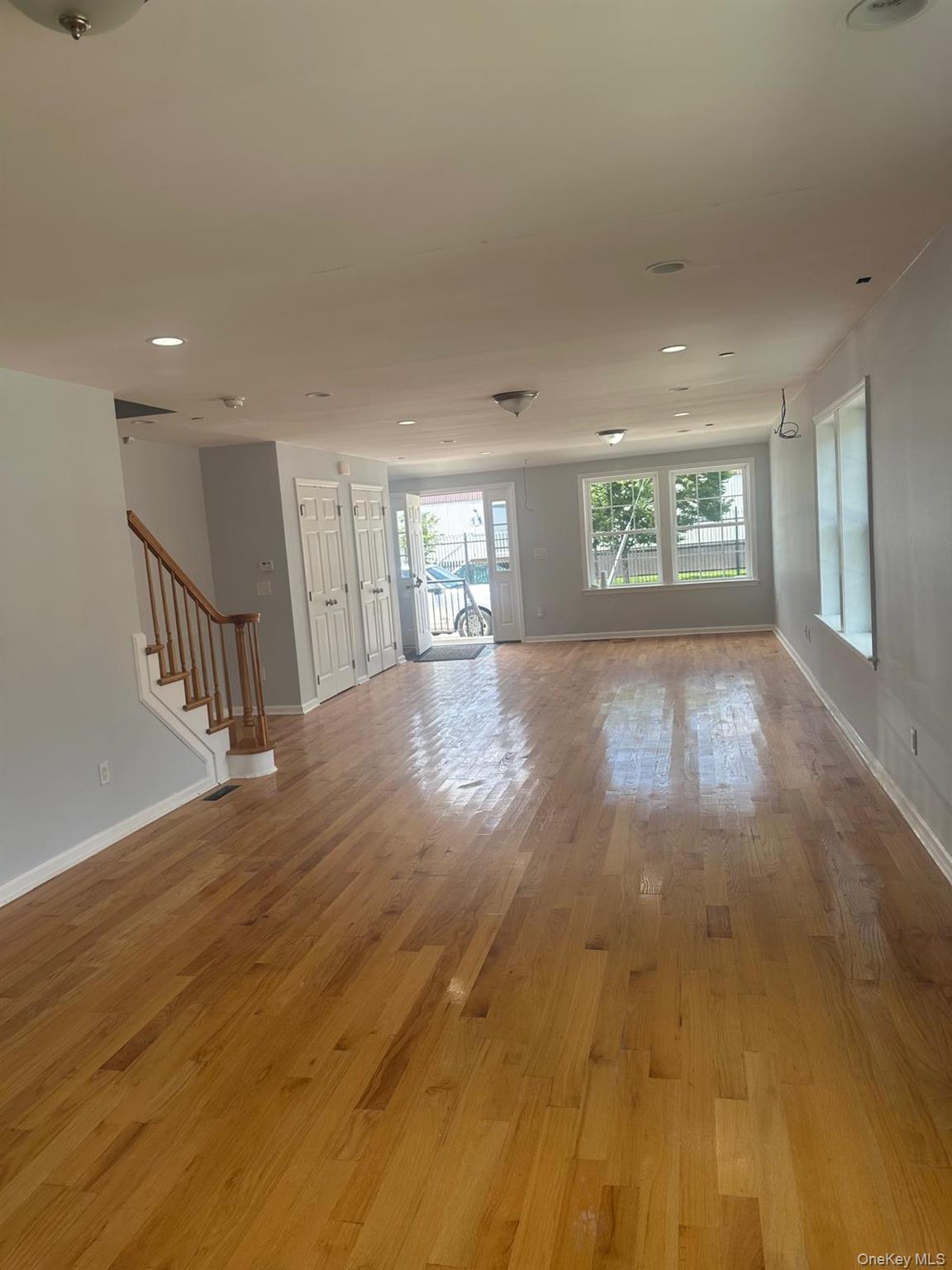 #8 photo, 903 903 Hicksville, クイーンズ区 Far Rockaway , NY 11691