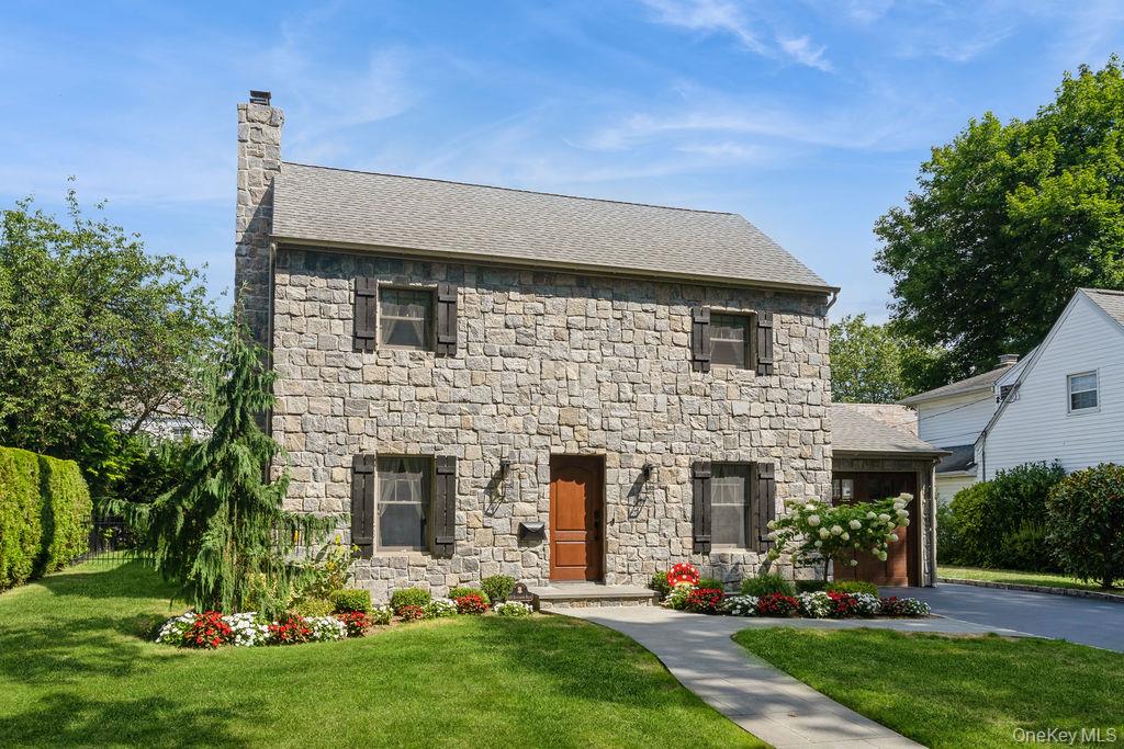 #1 photo, 69 Kingsbury Road, गार्डन सिटी Garden City , NY 11530