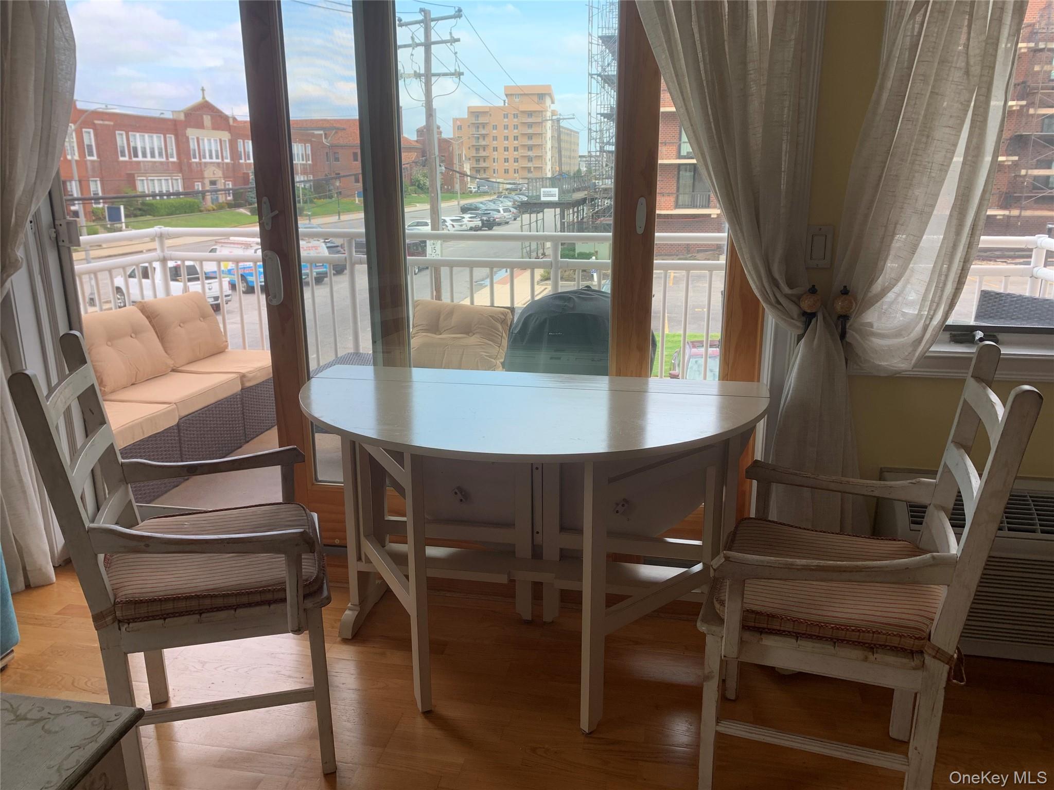 #11 photo, 780 W Broadway, ナッソー郡 Long Beach , NY 11561