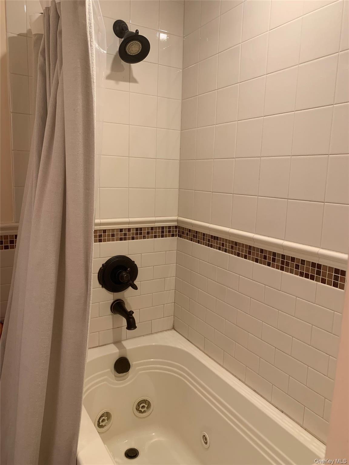 #13 photo, 780 W Broadway, ナッソー郡 Long Beach , NY 11561