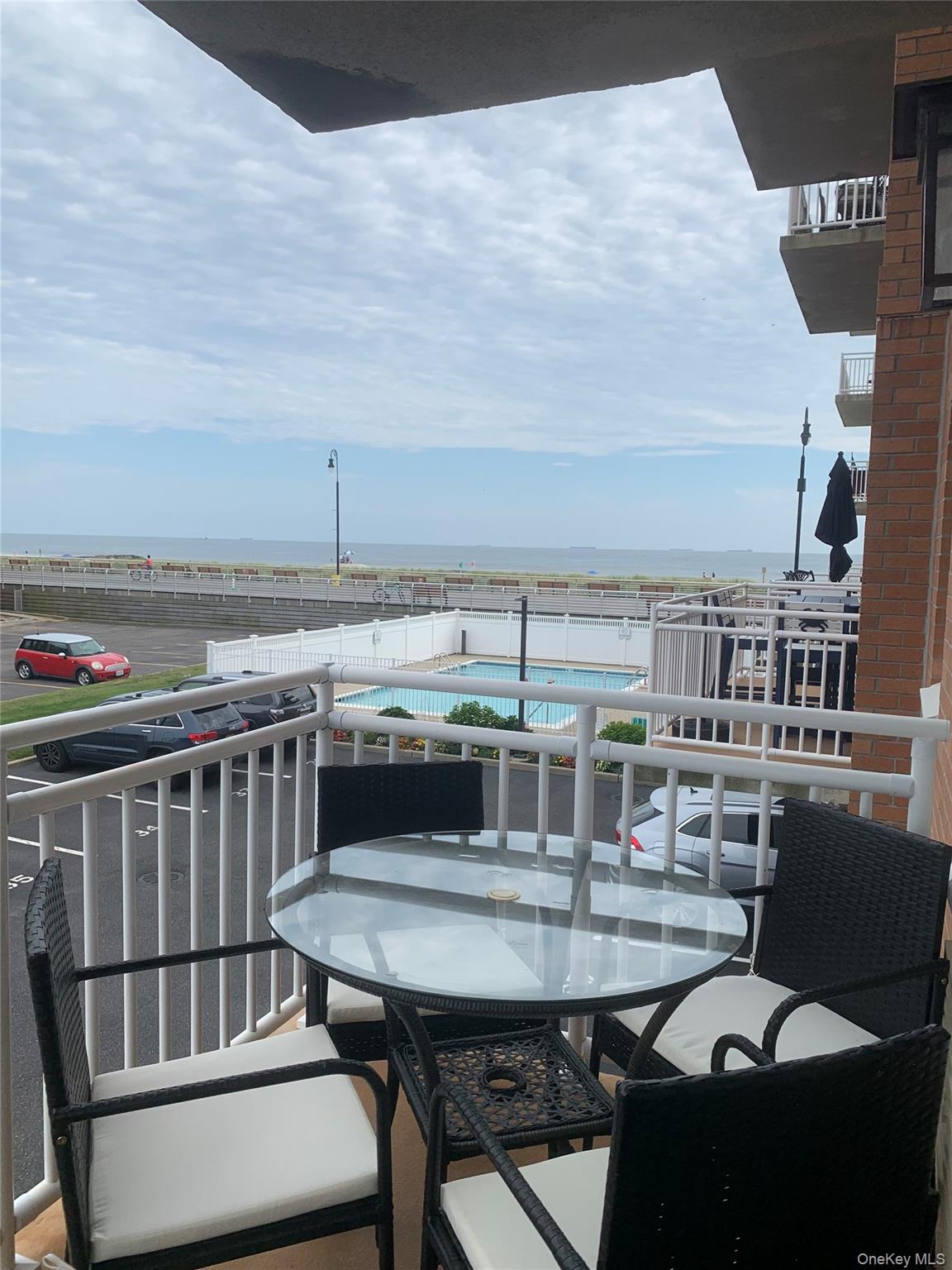 #14 photo, 780 W Broadway, ナッソー郡 Long Beach , NY 11561