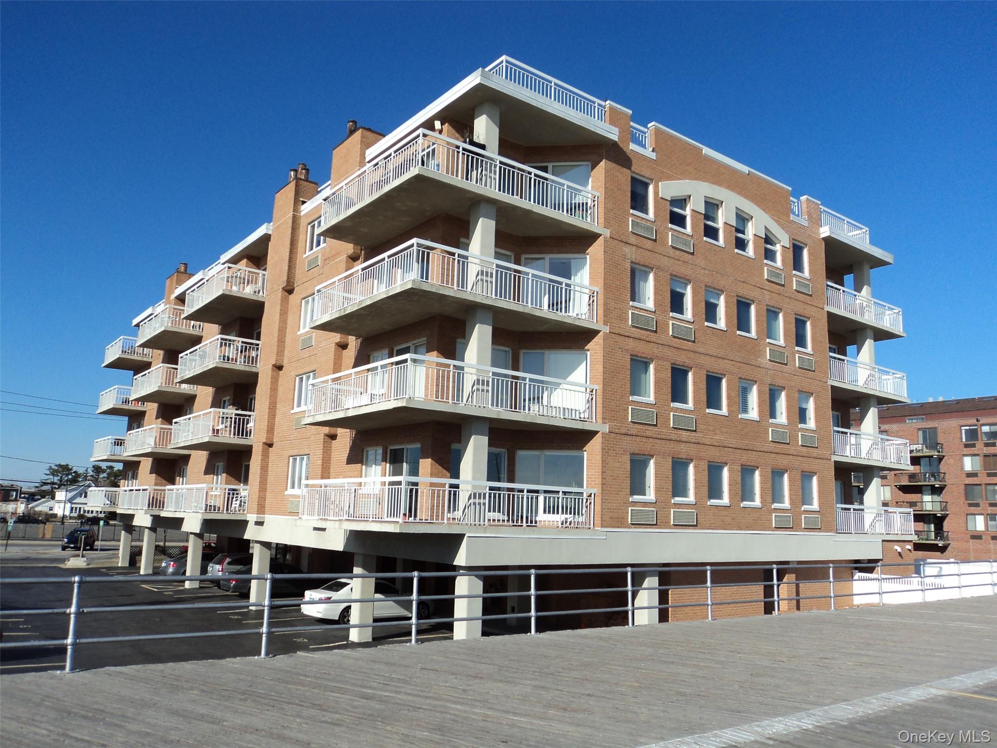 #2 photo, 780 W Broadway, ナッソー郡 Long Beach , NY 11561