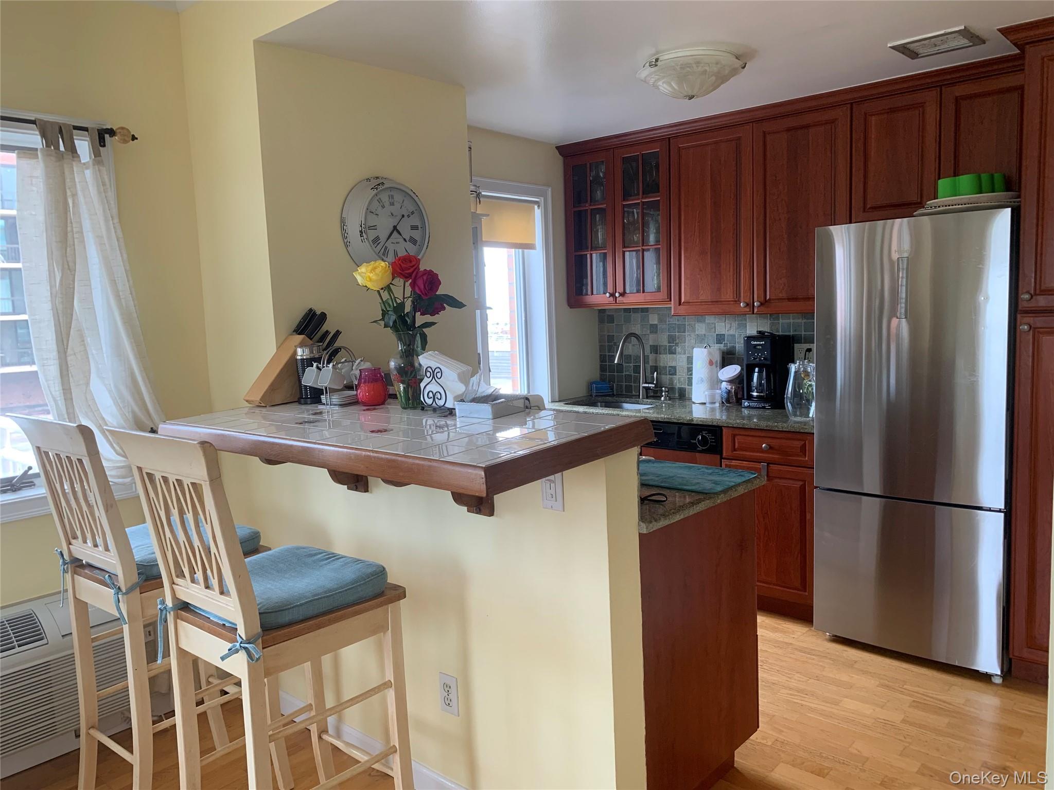 #8 photo, 780 W Broadway, ナッソー郡 Long Beach , NY 11561