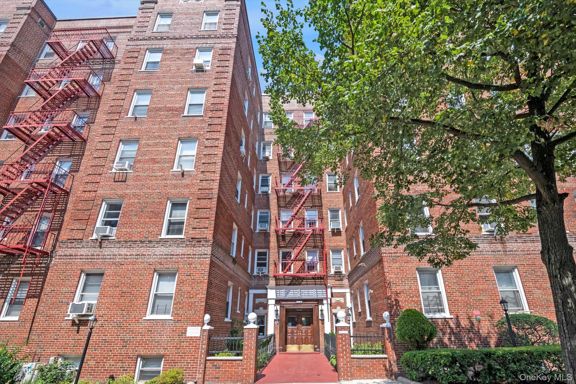 #1 photo, 63-89 Saunders Street, कुईंस Rego Park , NY 11374