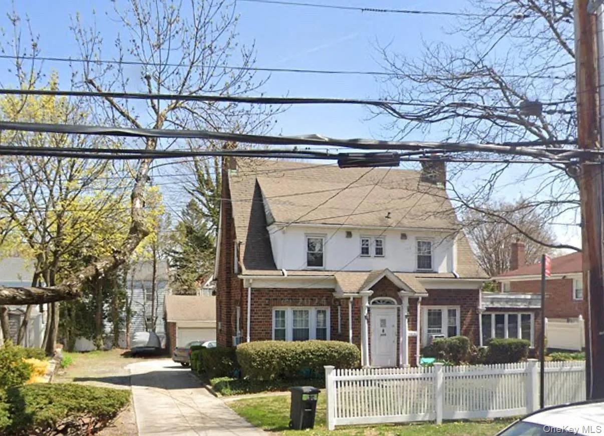 #1 photo, 33-15 Bell Blvd, बेसाइड Bayside , NY 11361