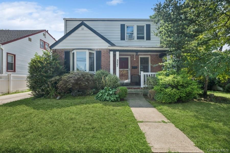 #1 photo, 537 Madison Avenue, नासाउ काउंटी West Hempstead , NY 11552