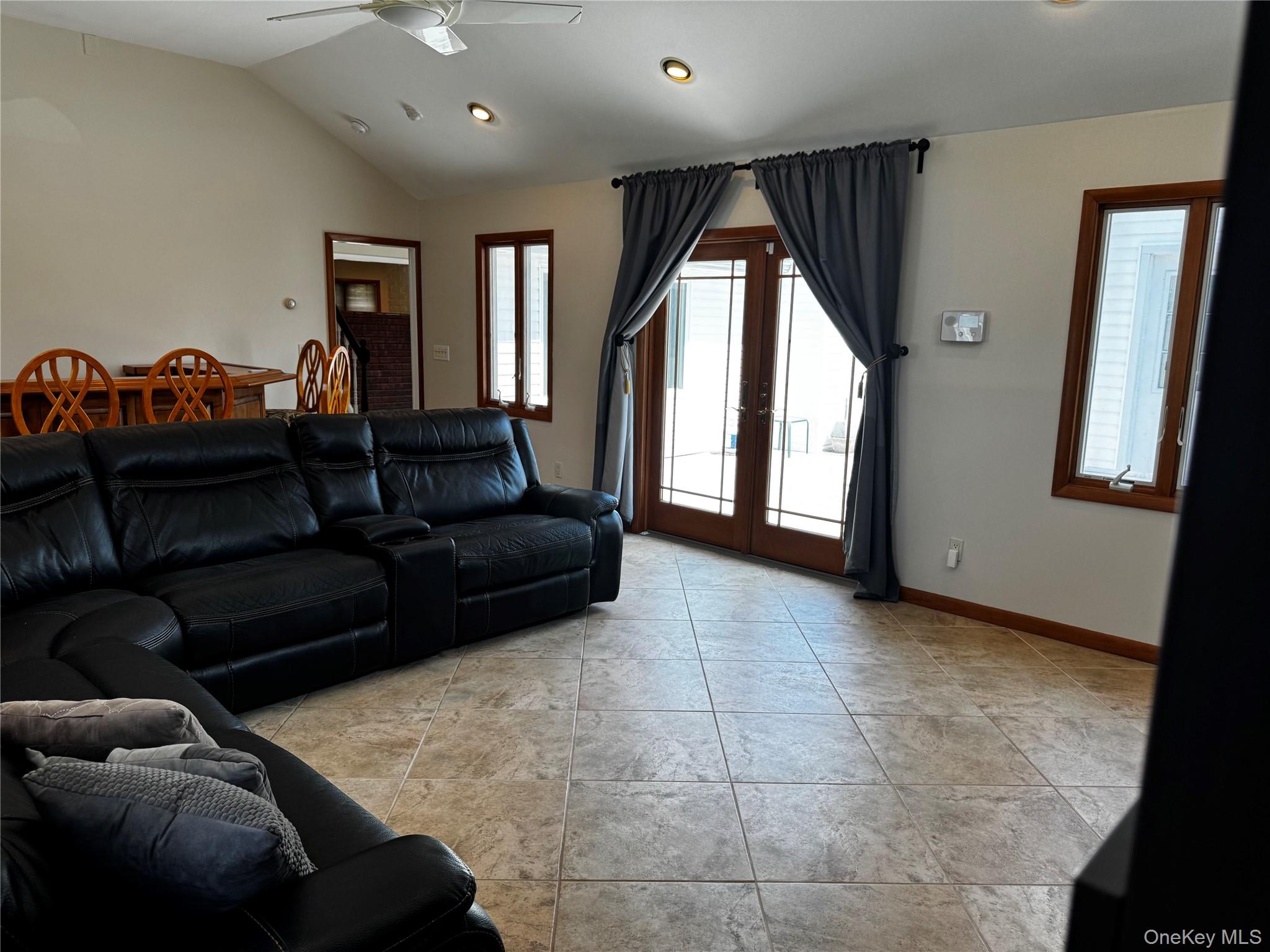 #7 photo, 12 Elves Lane, Levittown , NY 11756