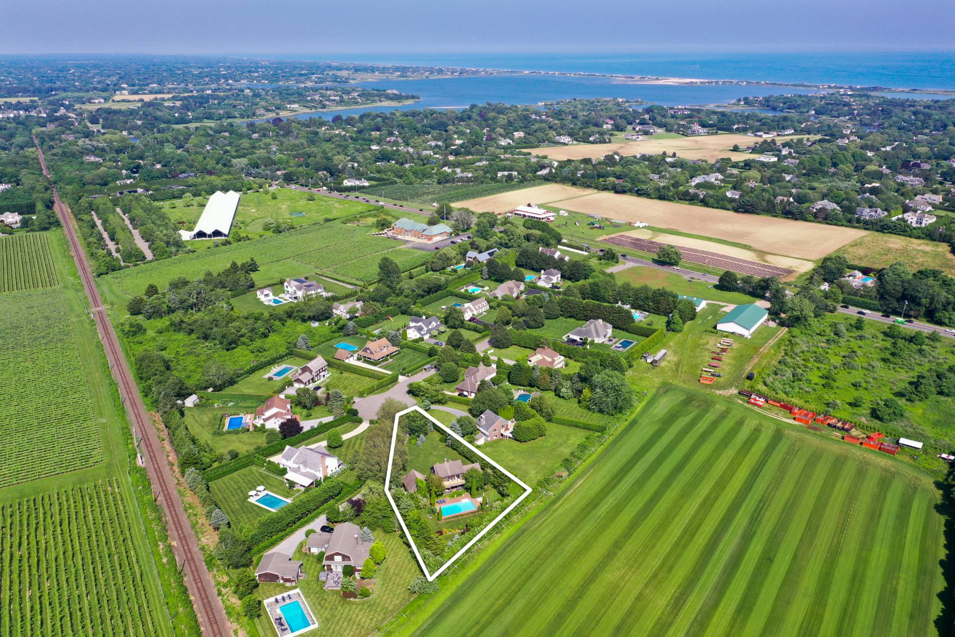 #1 photo, 39 Fairbanks Court, サフォーク郡 Water Mill , NY 11976