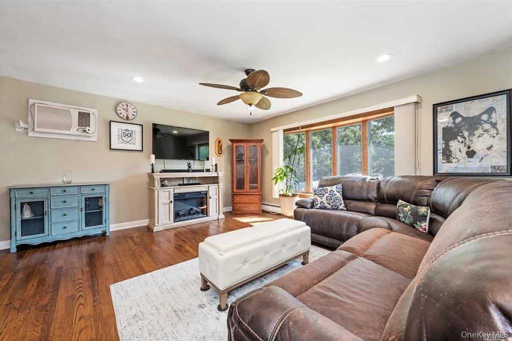 #3 photo, 16 Maryanne ave, Port Jefferson Station , NY 11776