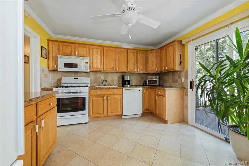 #4 photo, 16 Maryanne ave, Port Jefferson Station , NY 11776