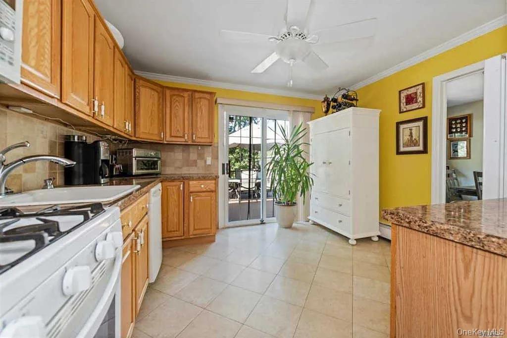 #5 photo, 16 Maryanne ave, Port Jefferson Station , NY 11776