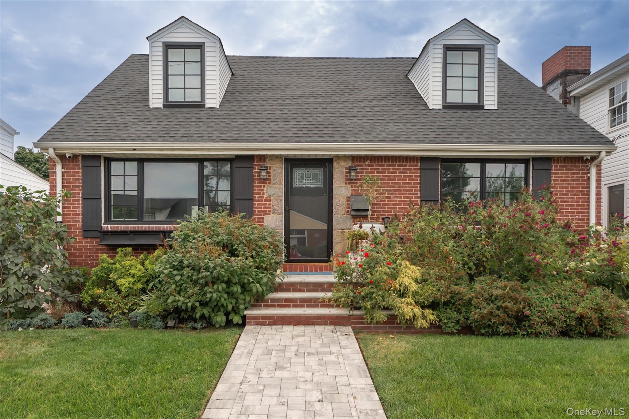 #1 photo, 12043 194th Street, Saint Albans , NY 11412