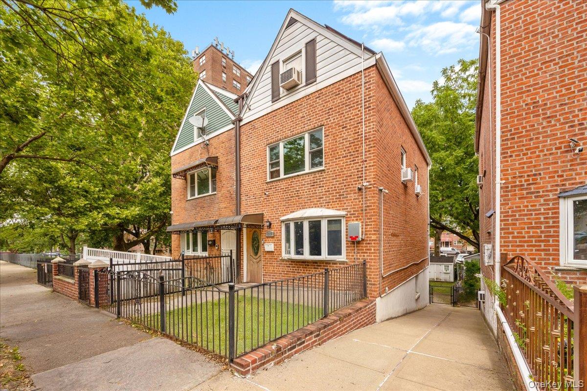 #1 photo, 1926 Hutchinson River Parkway, ब्रोंक्स Bronx , NY 10461