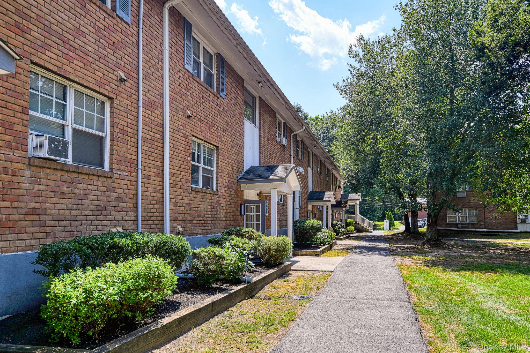 #1 photo, 1403 Barclay Manor, Newburgh , NY 12550