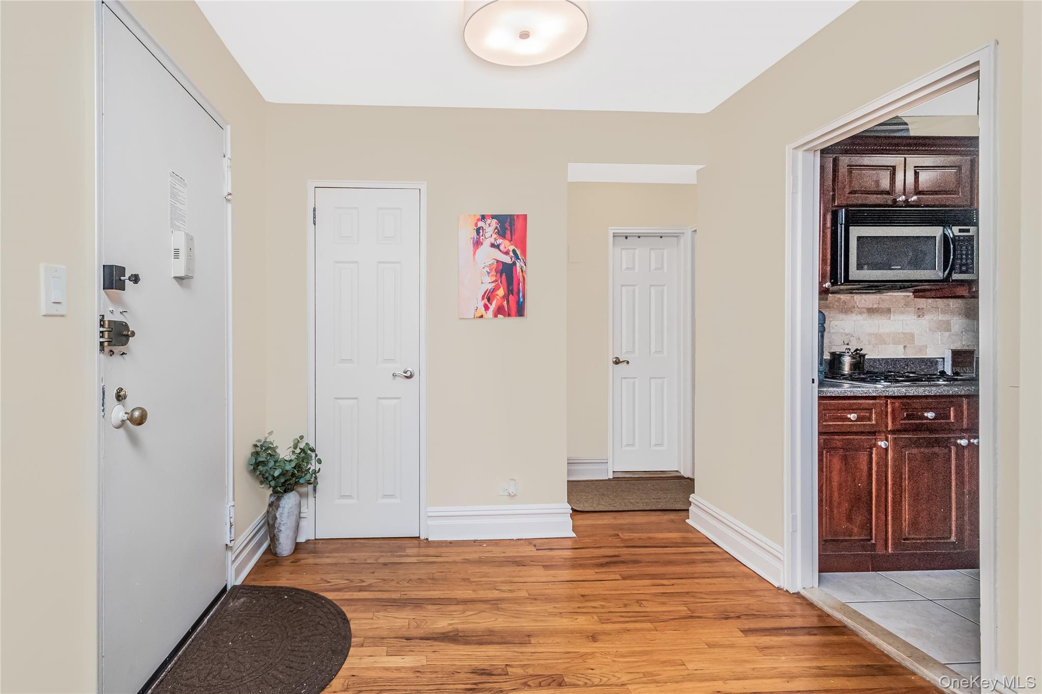 #12 photo, 3201 Grand Concourse, ブロンクス区 Bronx , NY 10468