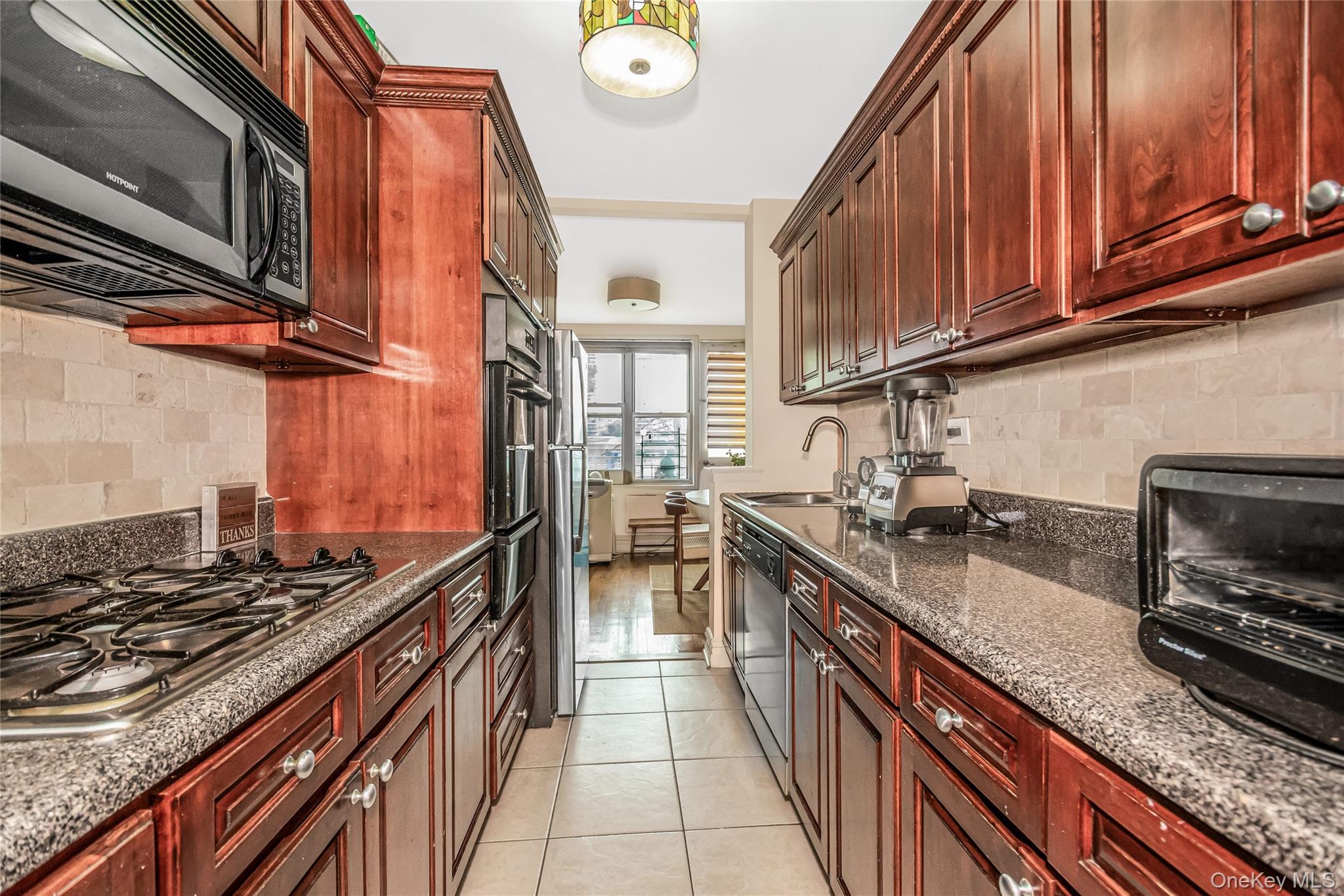 #8 photo, 3201 Grand Concourse, ブロンクス区 Bronx , NY 10468