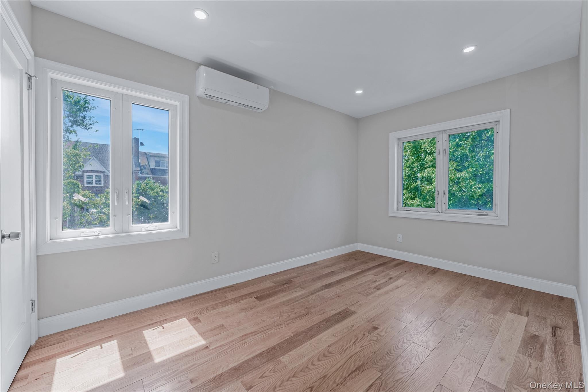 #11 photo, 141-67 72 Crescent, クイーンズ区 Flushing , NY 11367