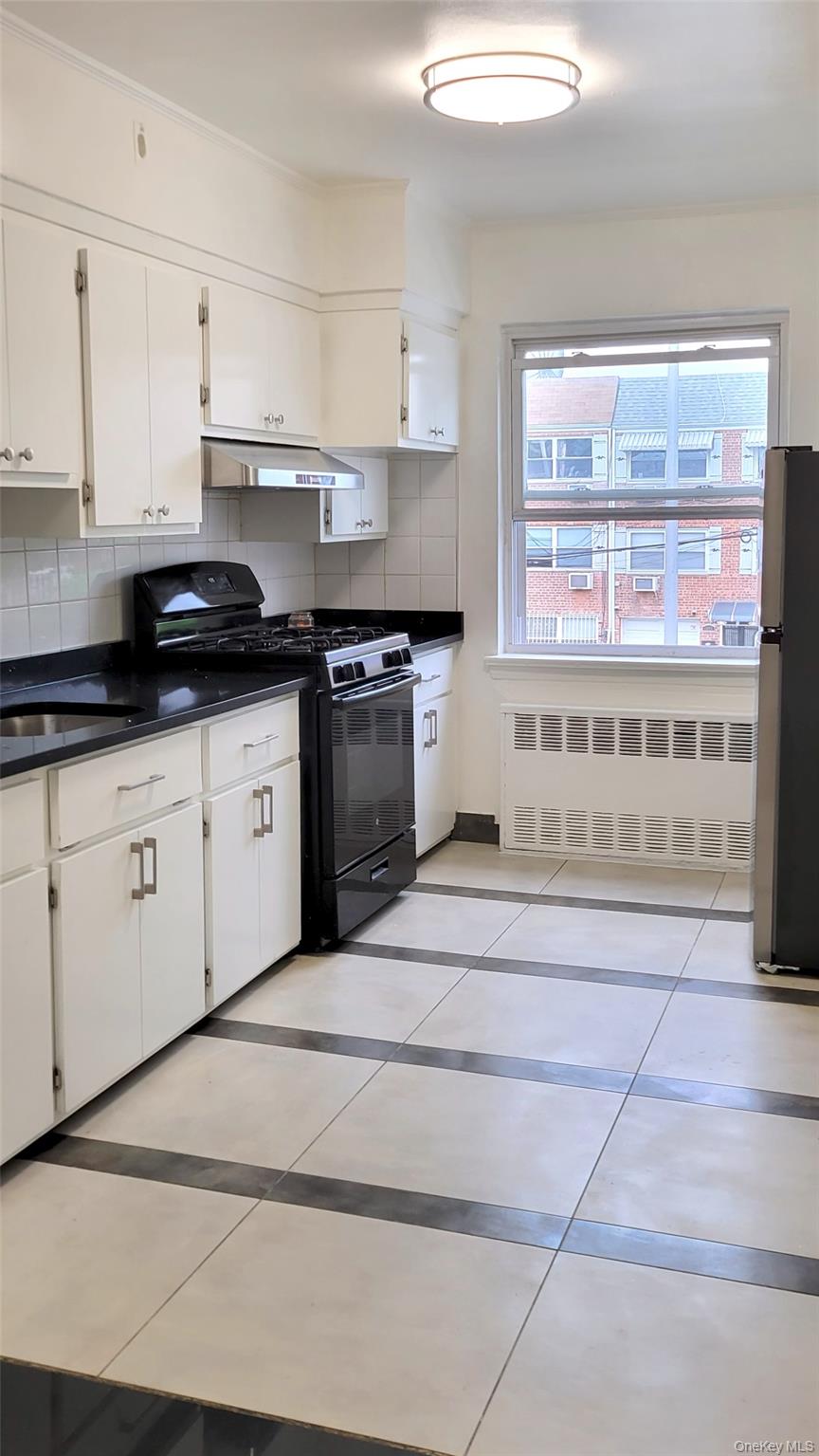 #1 photo, 70-12 31st Avenue, एल्महर्स्ट East Elmhurst , NY 11370