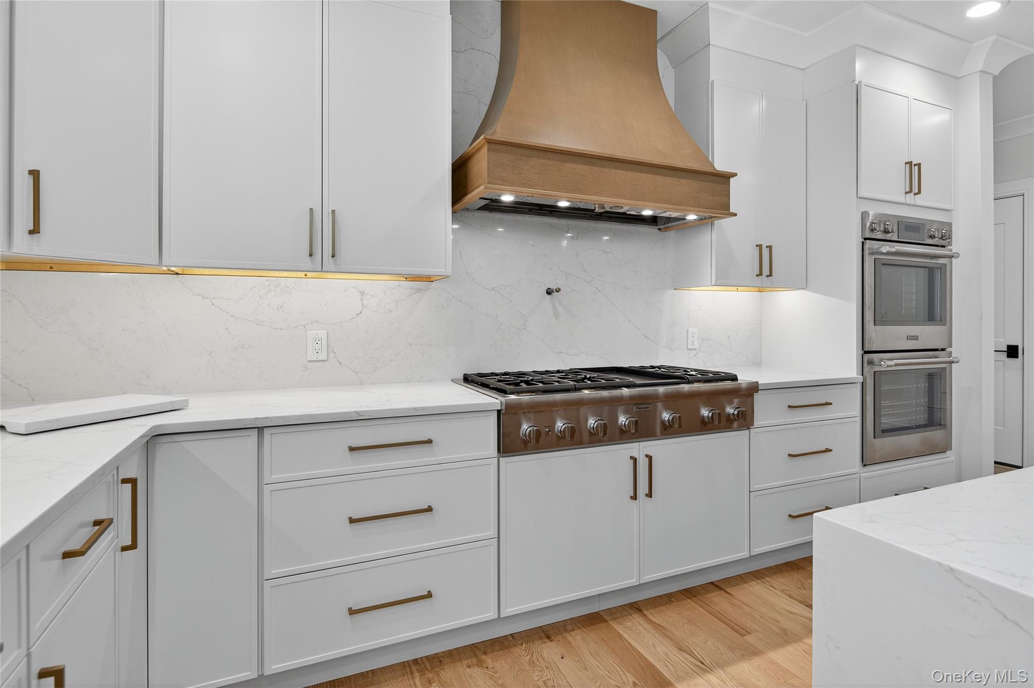 #14 photo, 654 Caledonia Road, Dix Hills , NY 11746