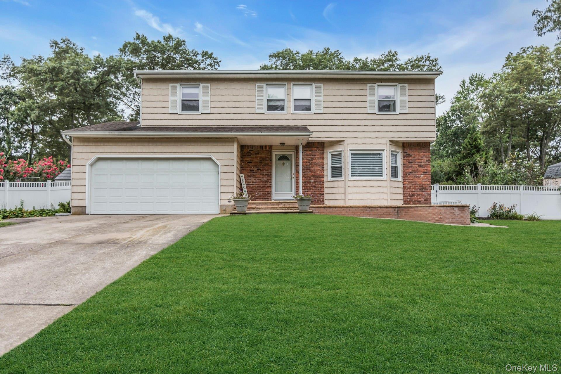 #1 photo, 10 Elan Lane, سوفولك Ronkonkoma , NY 11779