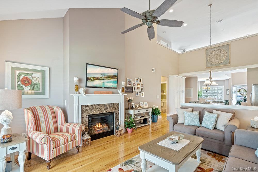 #12 photo, 162 Halley Drive, サフォーク郡 Blue Point , NY 11715