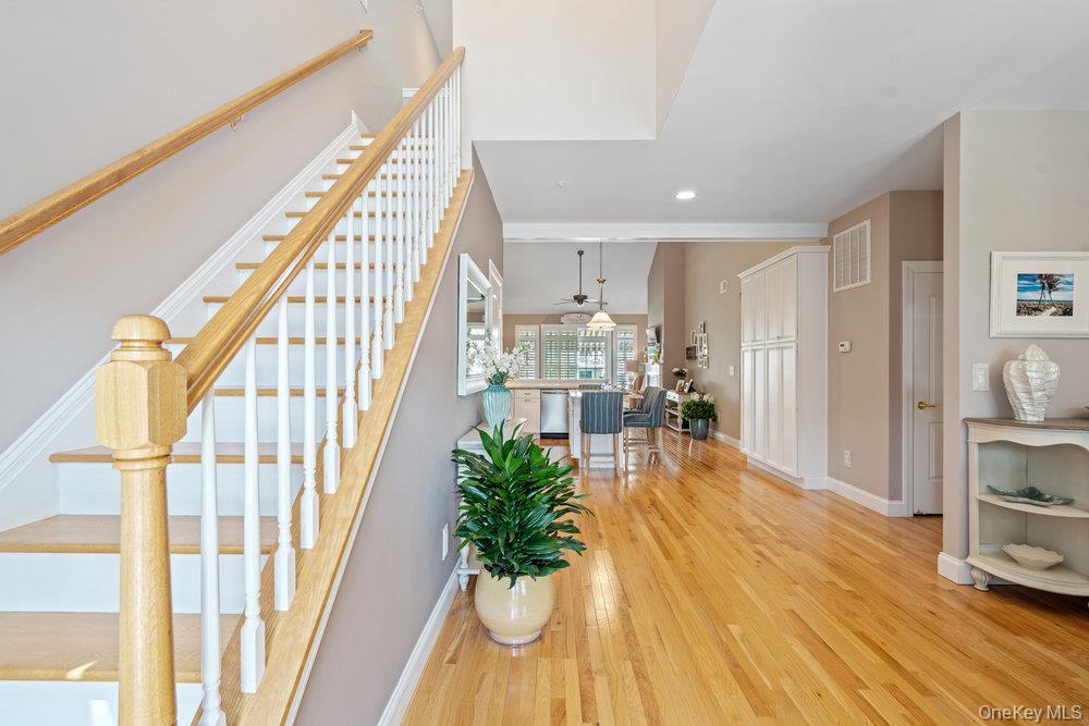 #3 photo, 162 Halley Drive, サフォーク郡 Blue Point , NY 11715