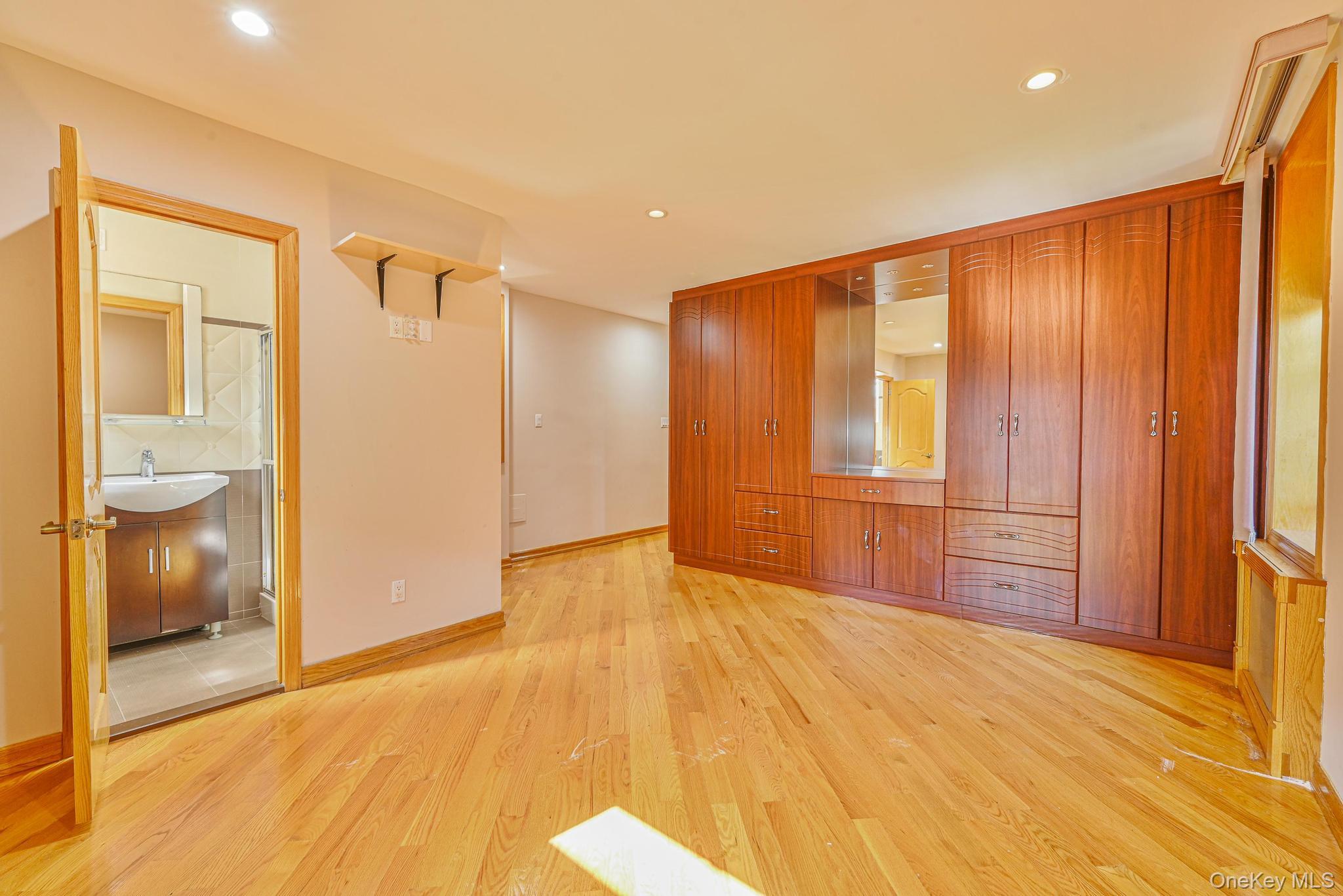 #11 photo, 6259 108th Street, クイーンズ区 Forest Hills , NY 11375