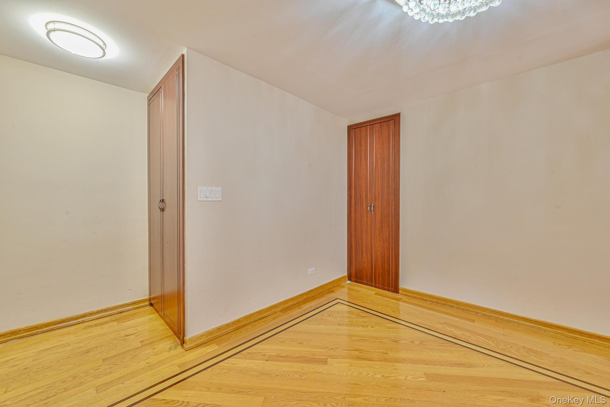 #13 photo, 6259 108th Street, クイーンズ区 Forest Hills , NY 11375