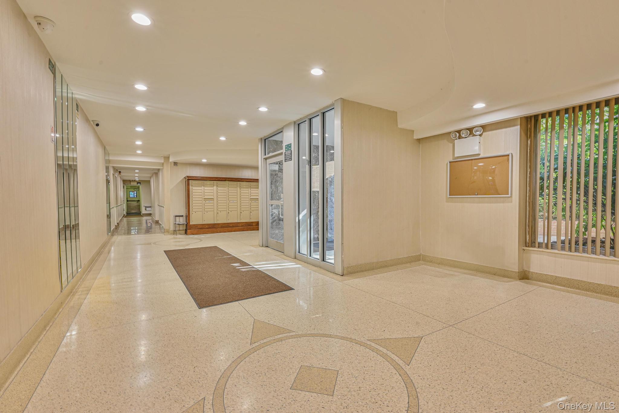 #15 photo, 6259 108th Street, クイーンズ区 Forest Hills , NY 11375