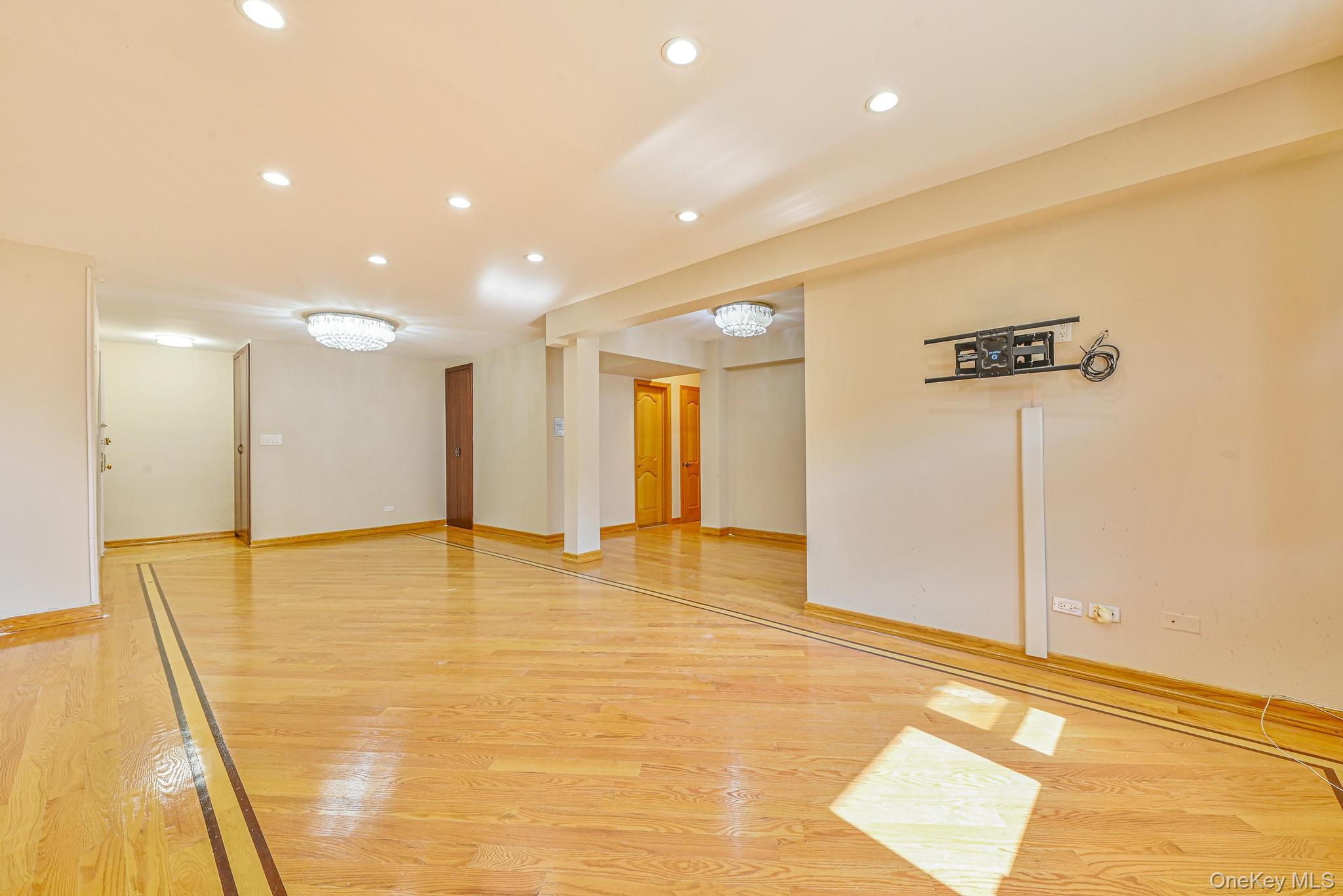 #3 photo, 6259 108th Street, クイーンズ区 Forest Hills , NY 11375