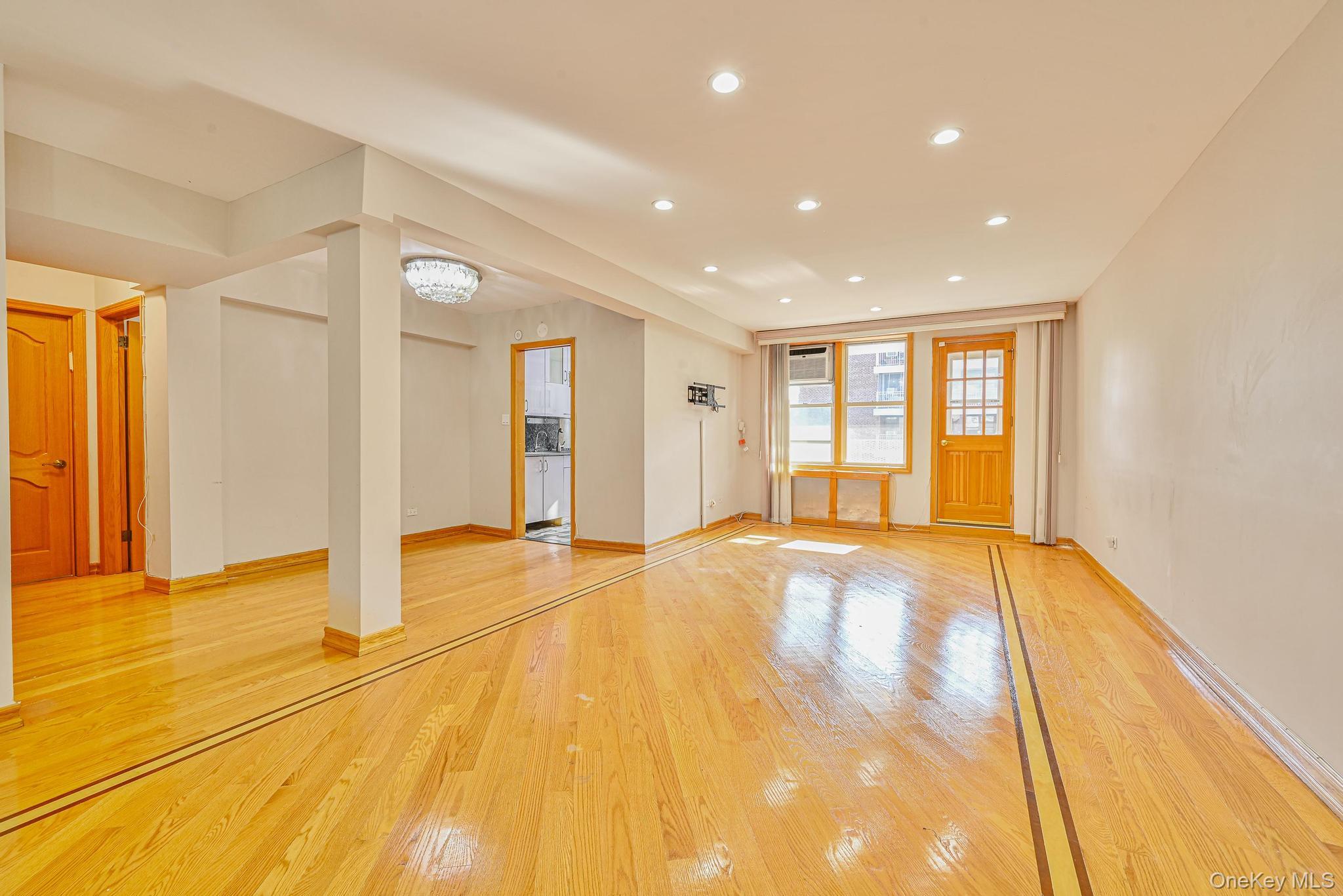 #4 photo, 6259 108th Street, クイーンズ区 Forest Hills , NY 11375