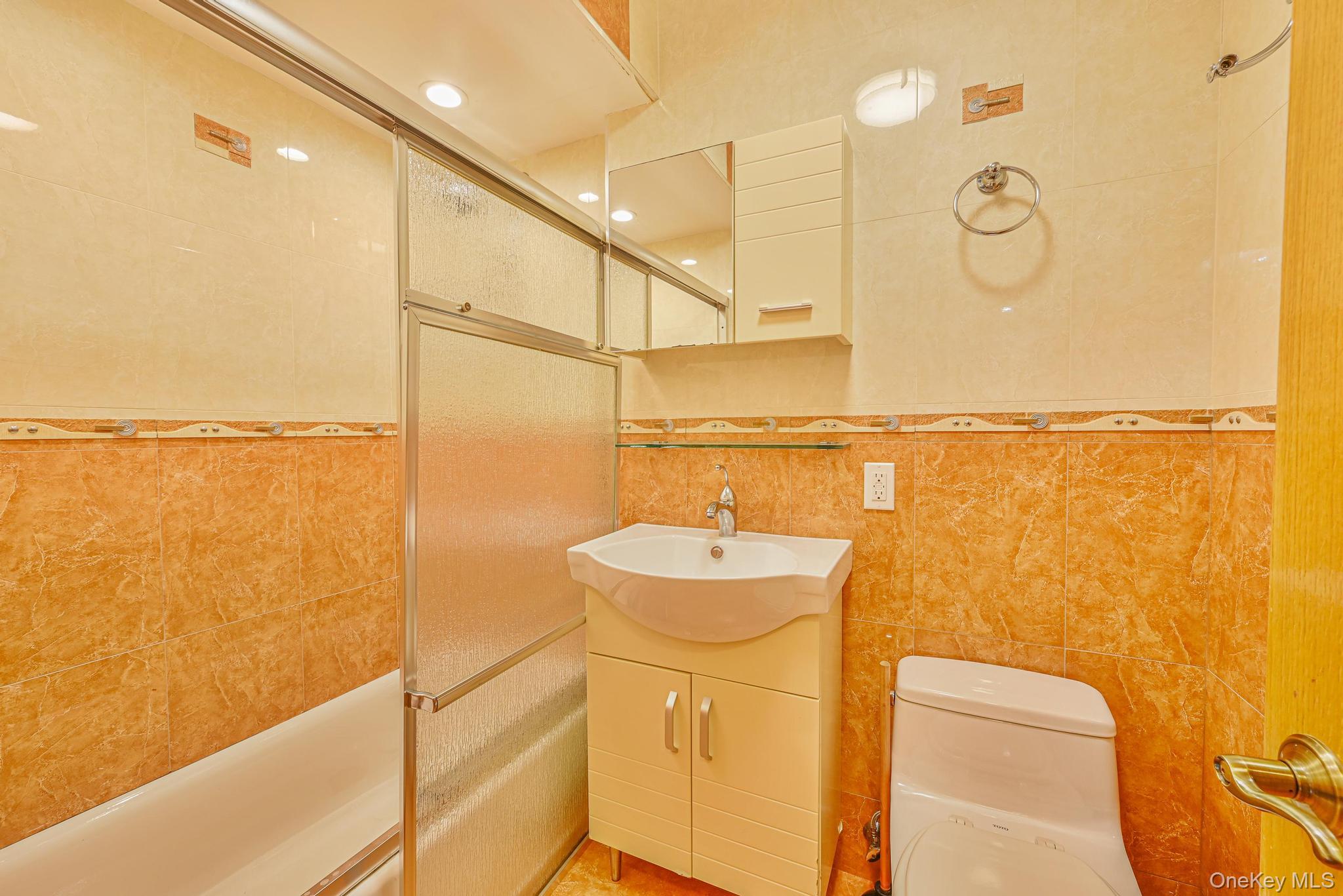 #9 photo, 6259 108th Street, クイーンズ区 Forest Hills , NY 11375