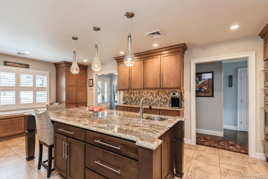 #20 photo, 330 Private Road, サフォーク郡 East Patchogue , NY 11772