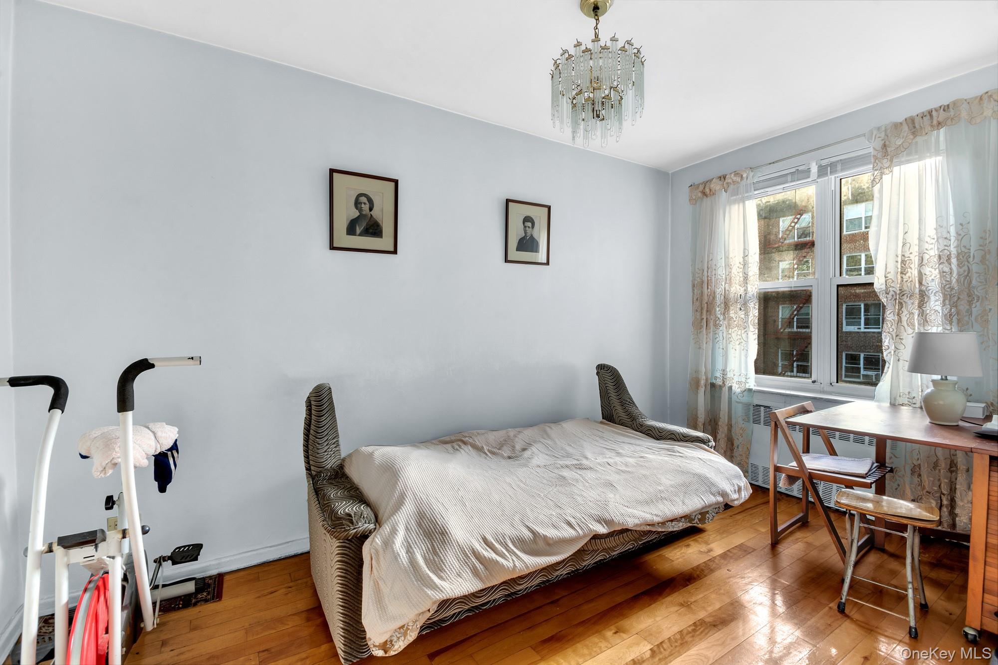 #5 photo, 3326 82nd Street, クイーンズ区 Jackson Heights , NY 11372