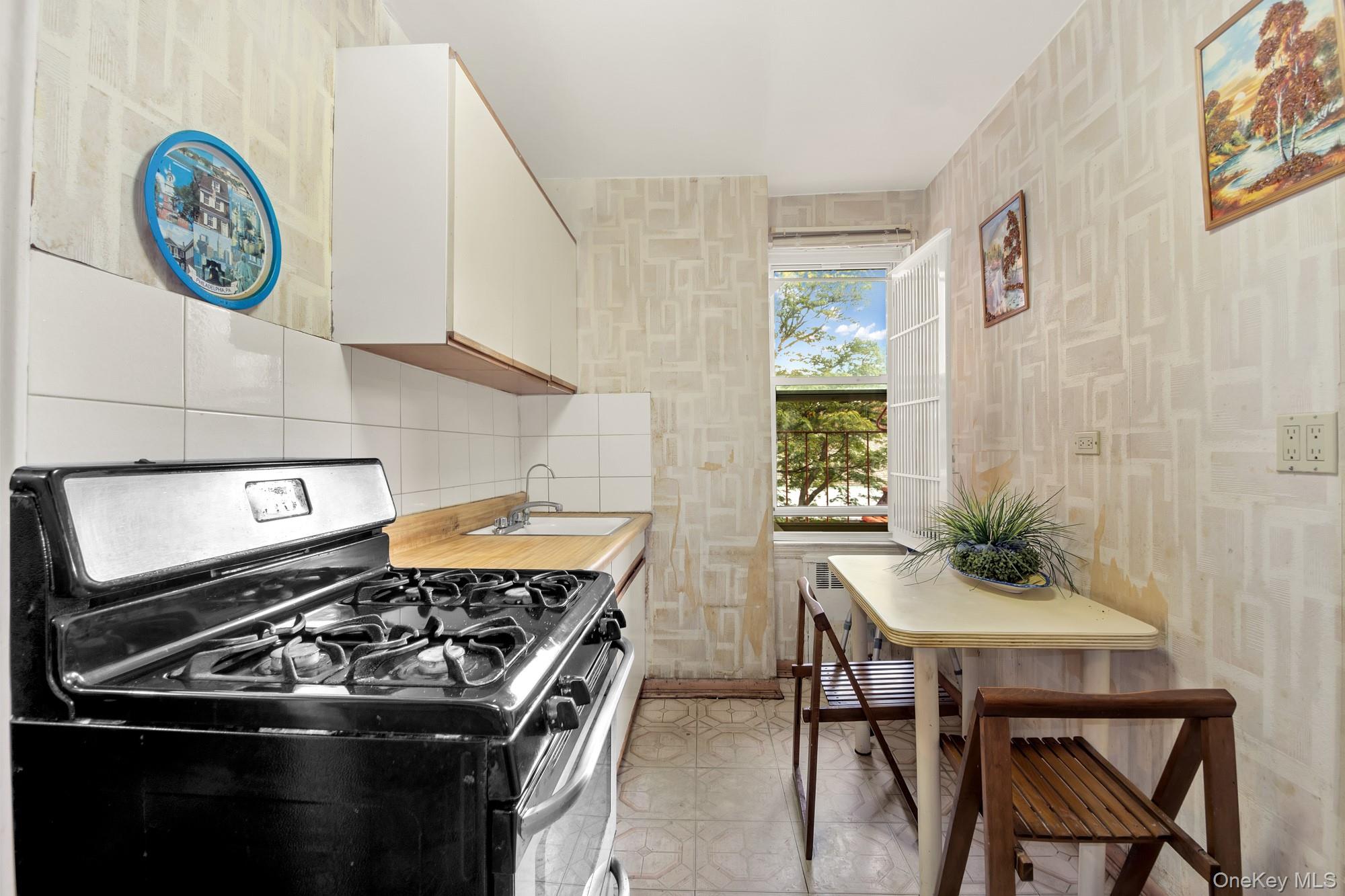 #6 photo, 3326 82nd Street, クイーンズ区 Jackson Heights , NY 11372