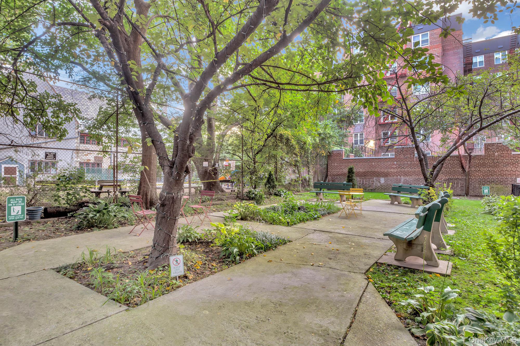 #9 photo, 3326 82nd Street, クイーンズ区 Jackson Heights , NY 11372