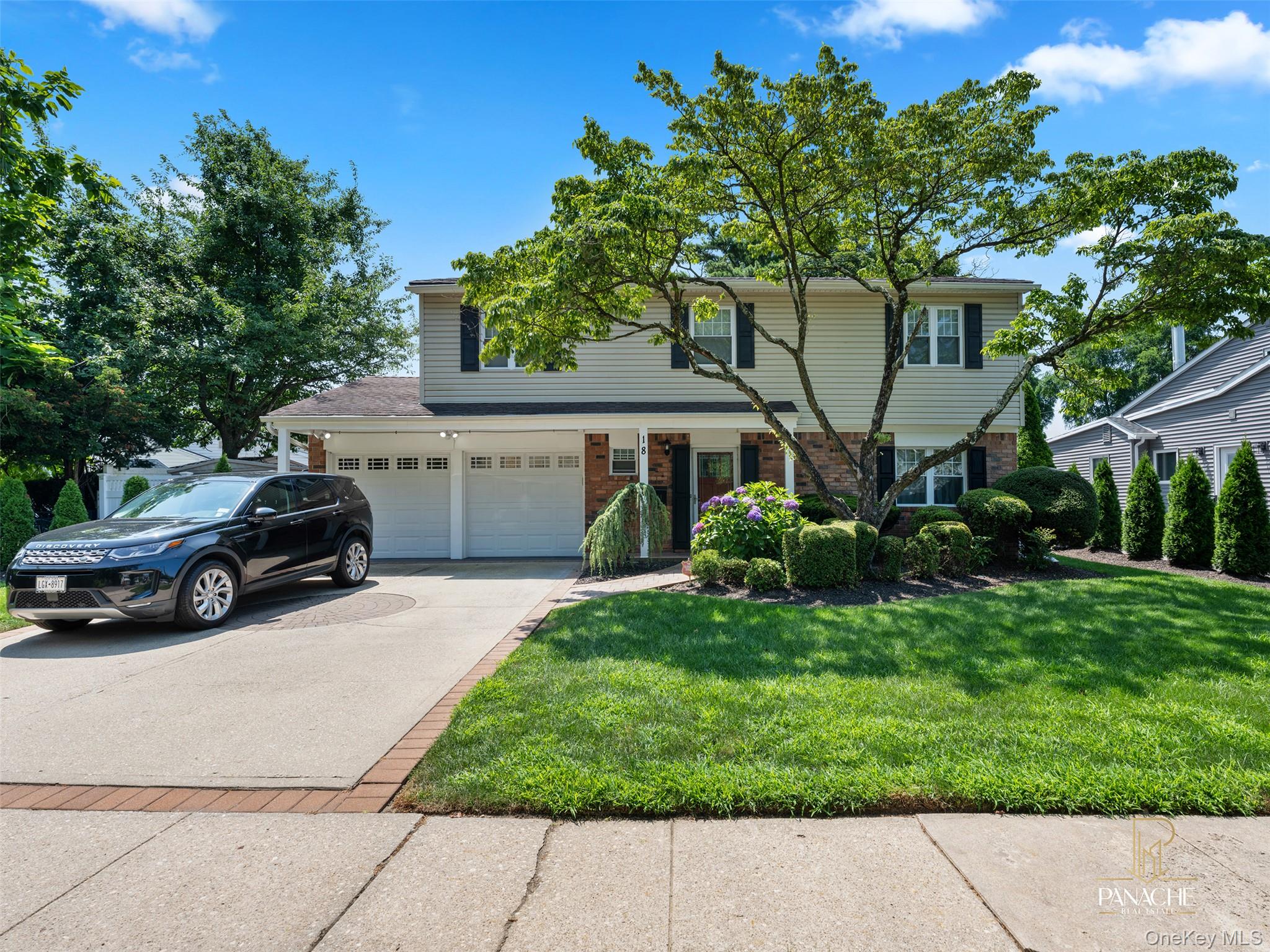 #1 photo, 18 Shubert Lane, Bethpage , NY 11714