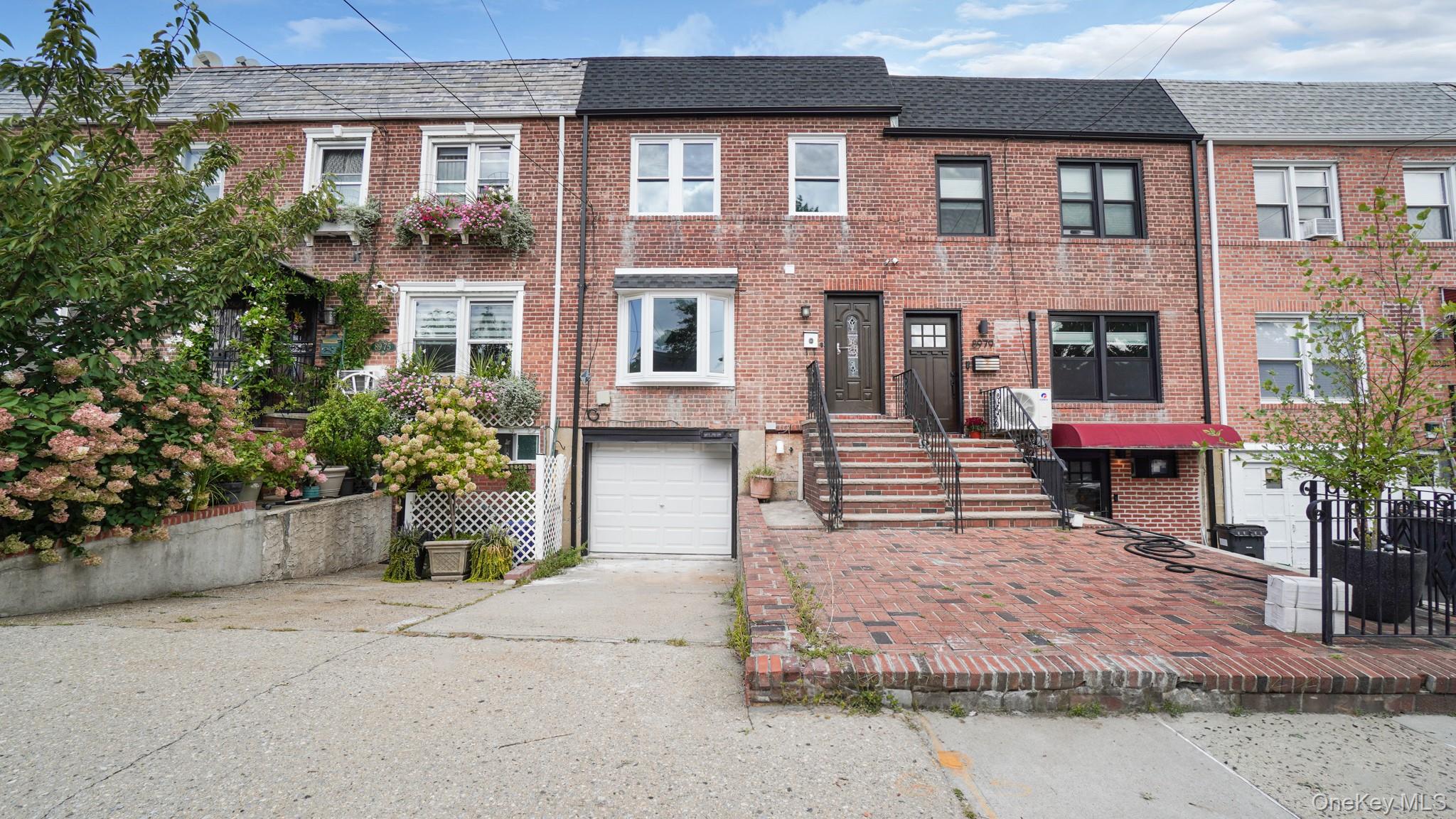 #1 photo, 89-77 Springfiled Boulevard, क्वीन्स गाँव Queens Village , NY 11427