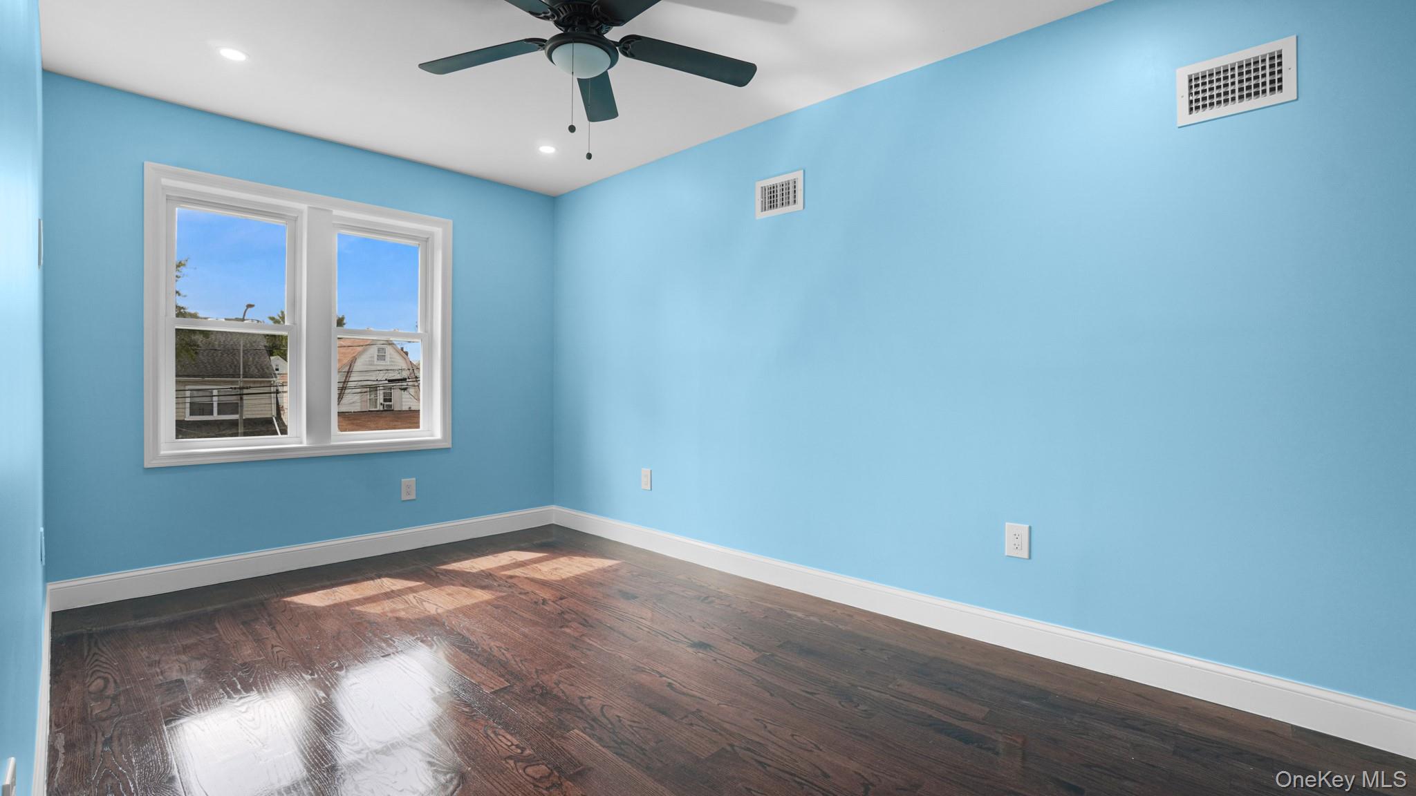 #13 photo, 89-77 Springfiled Boulevard, क्वीन्स गाँव Queens Village , NY 11427