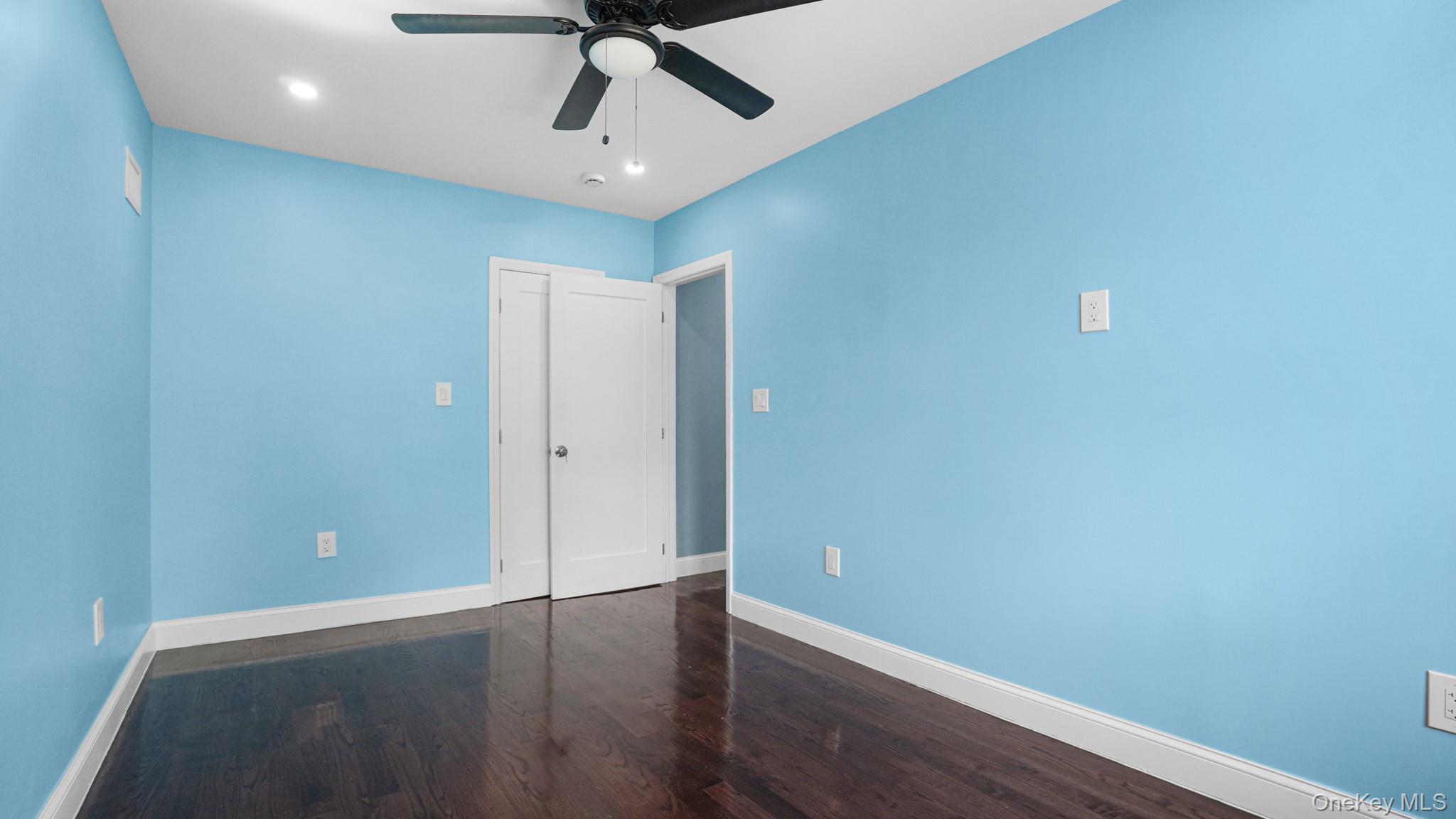 #16 photo, 89-77 Springfiled Boulevard, क्वीन्स गाँव Queens Village , NY 11427