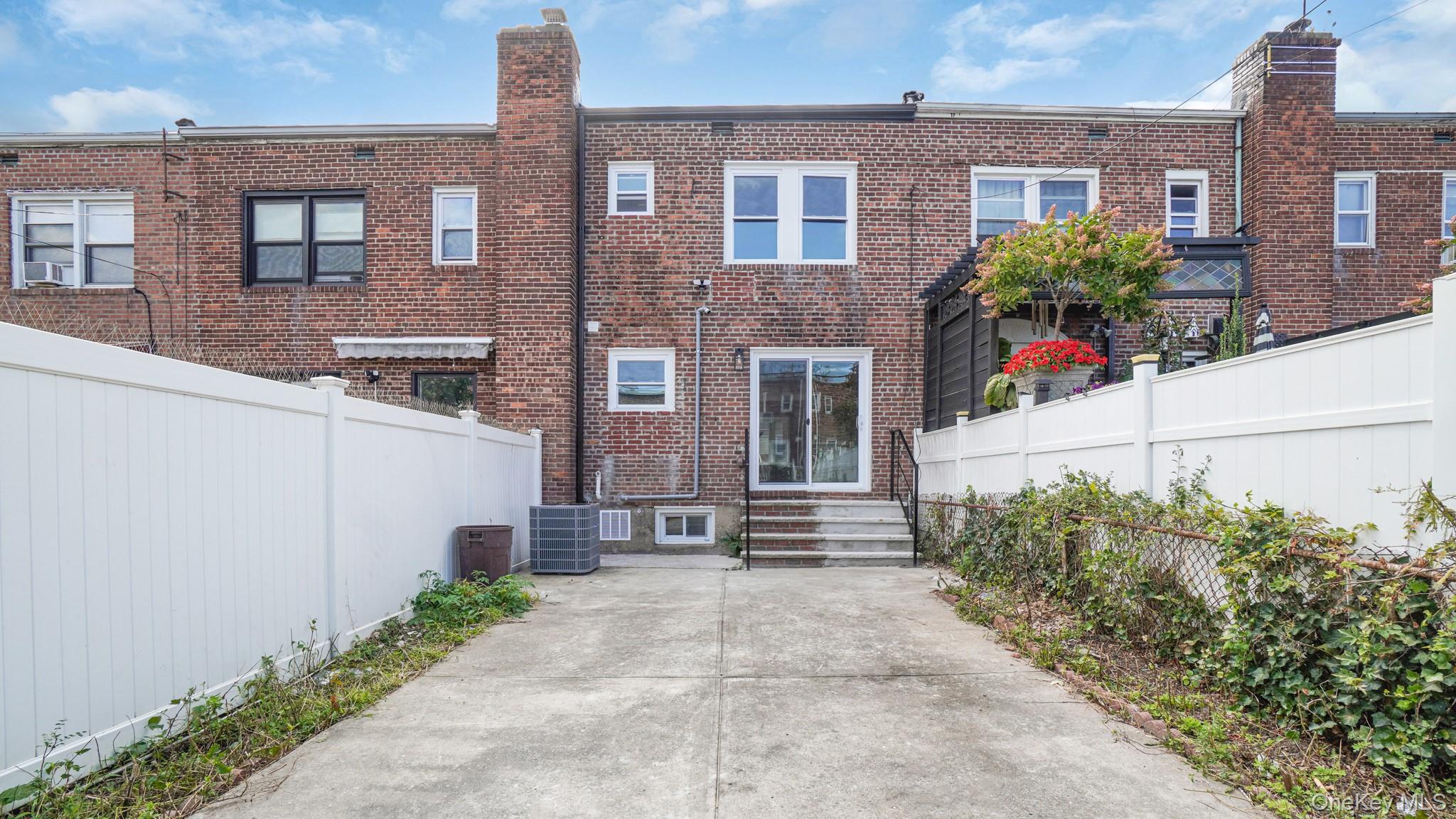 #18 photo, 89-77 Springfiled Boulevard, क्वीन्स गाँव Queens Village , NY 11427