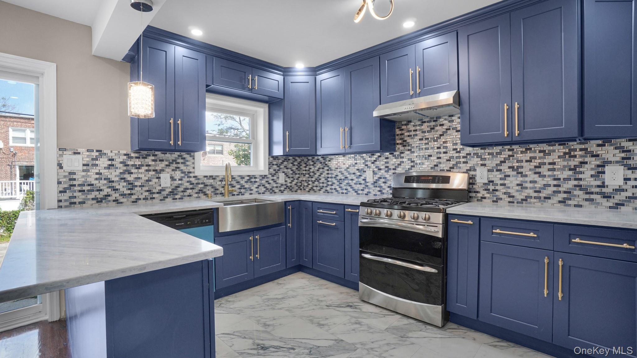 #3 photo, 89-77 Springfiled Boulevard, क्वीन्स गाँव Queens Village , NY 11427